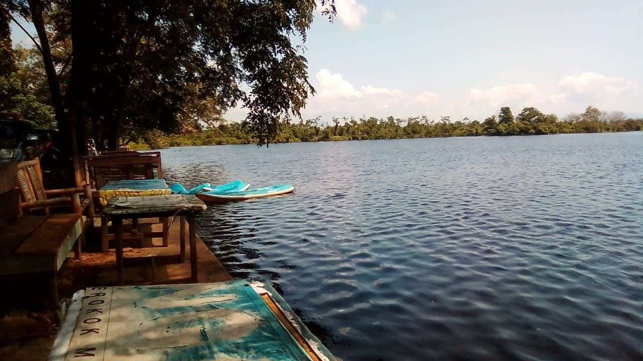 Pemandangan Danau Dendam Tak Sudah