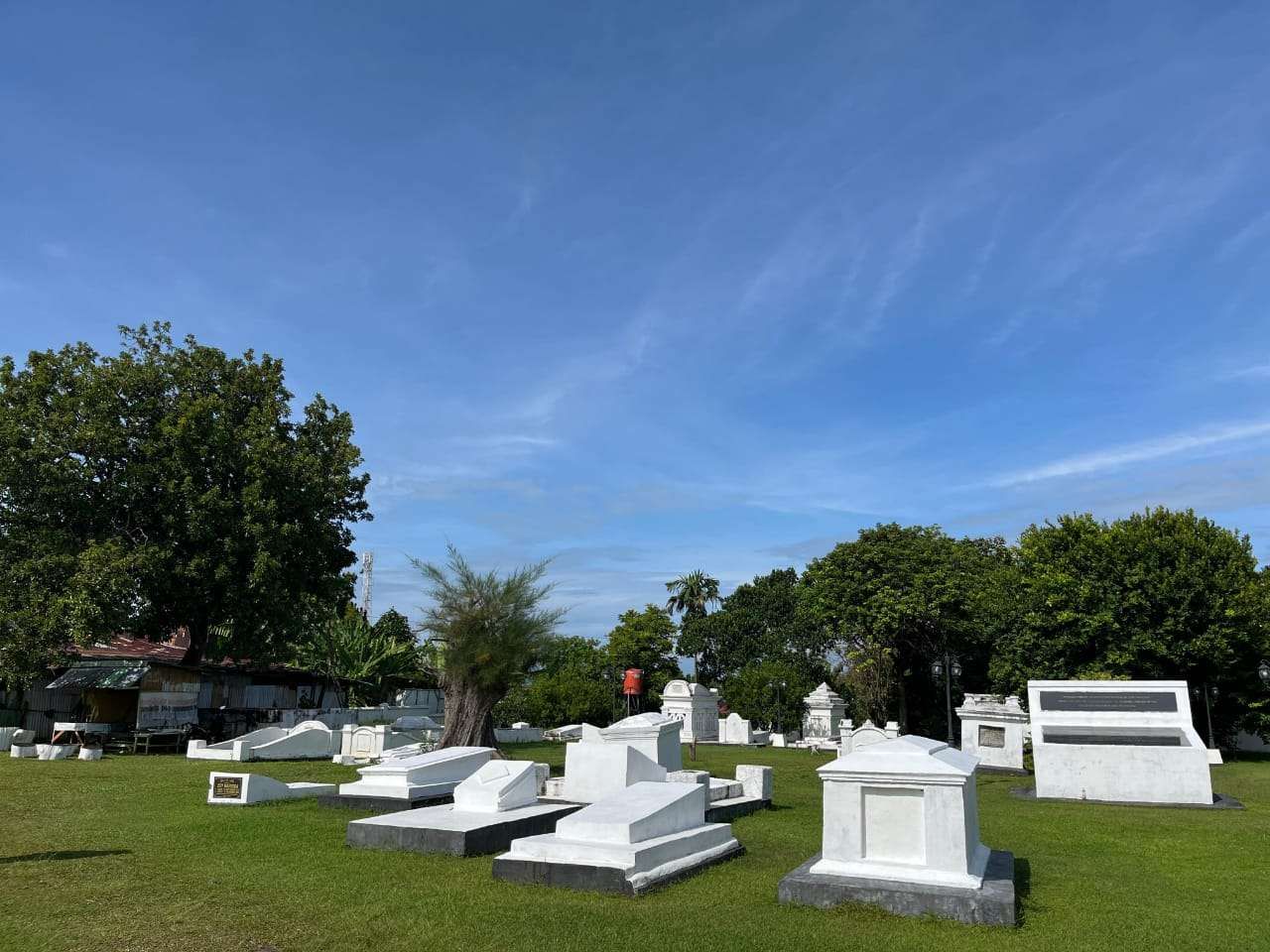 Pemakaman Inggris dengan nisan-nisan tua